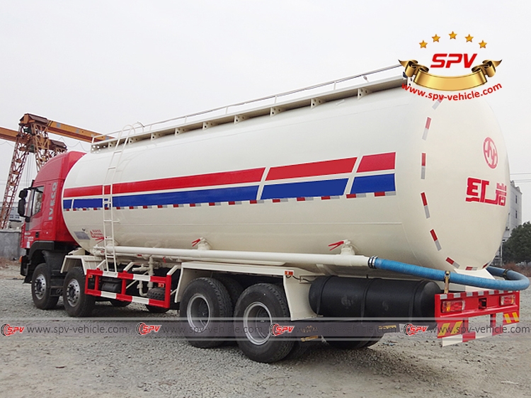 Left Back view of Bulk Powder Tank Truck IVECO Left Back view of Bulk Powder Tank Truck IVECO